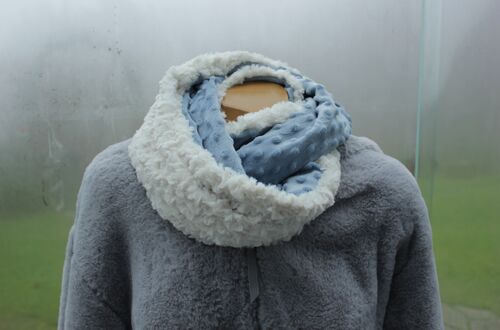 Loop eisblau weiss